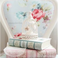 Pudra pembeler ve zarif desenlerle huzur kokan masal ev