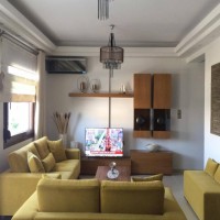 Her köşesinde ahşabın sıcaklığının olduğu modern ve konforlu bir ev.. 