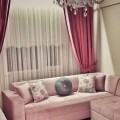 Pembe rengin hakimiyetinde, zarif ve tatlı bir ev..