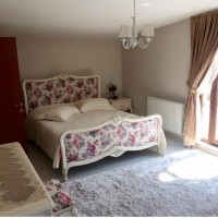 Country tarz döşenmiş zarif bir ev