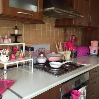 Pembeler Mavilerle Neşeli ve Genç Bir Ev