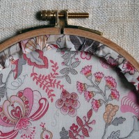 Kumaş ve kasnaktan harika duvar dekorları