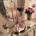 Burçak hanımın ayna ve gümüş renk objelerle, sofistike evi..