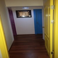 Gamze Hanım'ın rengarenk boyattığı kapıları