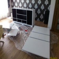 Siyah-beyaz'dan Akdeniz esintili bir salona..