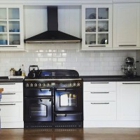 Beyaz ve Mavinin Buluştuğu Zamansız Bir Mutfak!