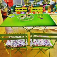 Açık tonlar ve sade aksesuarlarla modern ve şık bir ev