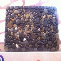 Sahilde toplanan taşlardan kapı önü paspası yapımı