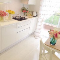 Ev Gezmesi: Her köşesinde çiçeklerle zarif ve ferah bir ev..