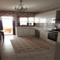 Serap hanım'ın yumuşak ve dinlendirici renklerle döşenmiş iç açıcı evi