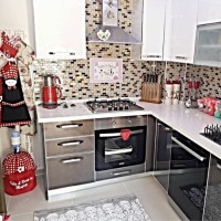 Genç çiftin modern ve şık evinde misafiriz.