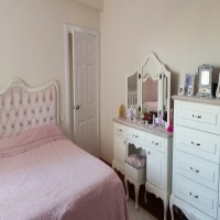 Serap hanım'ın yumuşak ve dinlendirici renklerle döşenmiş iç açıcı evi