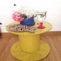 Gülseren Hanım'ın dekoratif objeleri ve çiçekleri