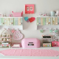 Beyaz ve pembelerle şeker gibi bir ev