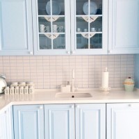 Mavi ve beyaz bir mutfak..