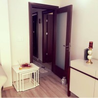 Genç çiftin modern ve şık evinde misafiriz.