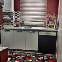 Seval Hanım'ın iç açıcı ve cıvıl cıvıl evinde ev gezmesindeyiz..