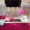 Pembe vurgusuyla tatlı ve göz alıcı bir mutfak..