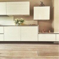 Feyza Hanım'ın duvara monte, yerden yüksek mutfak dolapları