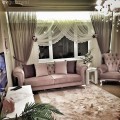 Pembe rengin hakimiyetinde, zarif ve tatlı bir ev..