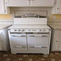 Beyazdan pembeye bir mutfak yenilemesi..