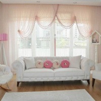 Beyaz ve pembelerle şeker gibi bir ev