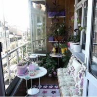 Aygül Hanım'ın bordo ve gümüş ağırlıklı şık salonu