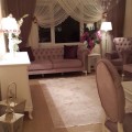 Pembe rengin hakimiyetinde, zarif ve tatlı bir ev..