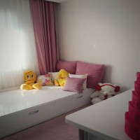 Serpil Hanım'ın turuncu ve mavilerle renklenmiş modern evi