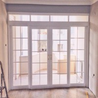 Balkon kapısı değişimiyle çehresi tamamen değişmiş bir salon..