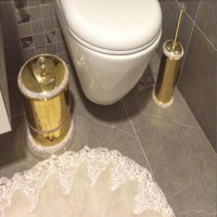 Ev Gezmesi: Şık renkler ve parlak kumaşlarla göz alıcı bir dekor..