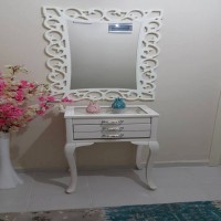 Çatal bıçaklık takımının kutusundan, antreye şık bir giriş sehpası