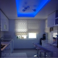 Baştan aşağı yenilenen bir evde, modern ve ferah bir dekor..