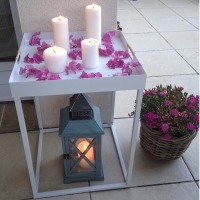 Yeşil ve çiçeklerin odakta olduğu zarif ve huzurlu bir ev