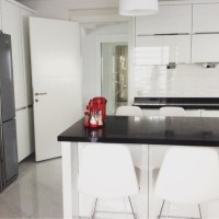 Farklı stil ve renklerin bir araya geldiği özenli ve zarif bir ev..