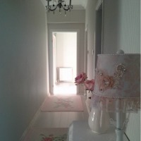 Pastel mavi ve pembelerle zarif bir ev