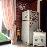 Farklı stil ve renklerin bir araya geldiği özenli ve zarif bir ev..