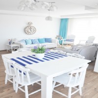 Siyah-beyaz'dan Akdeniz esintili bir salona..