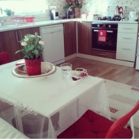 Doğru mobilya ve renk seçimleriyle çok ferah bir ev.