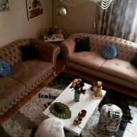 Nigar Hanım'ın krem, mavi ve ahşap ağırlıklı rahatlatıcı evi