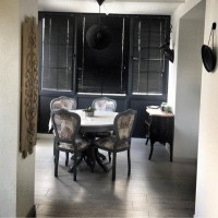 Doğal ton ve malzemelerle stil sahibi ve konforlu bir ev