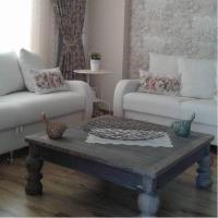 Doğal ahşap mobilyalarla rahatlatıcı doğal dekor