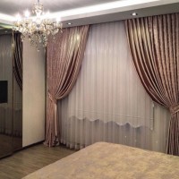 Ev Gezmesi: Şık renkler ve parlak kumaşlarla göz alıcı bir dekor..