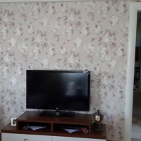 Servin Hanım'ın duvar kağıtlarıyla renklendirdiği harika salonu