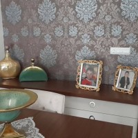 Servin Hanım'ın duvar kağıtlarıyla renklendirdiği harika salonu