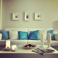 Yastık, aksesuar ve fon perde değişimiyle her gün yeni bir salon