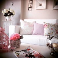 Yastık, aksesuar ve fon perde değişimiyle her gün yeni bir salon