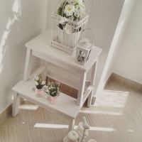 Kahverengi ve beyazlarla döşeli zarif bir ev