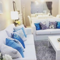 Yastık, aksesuar ve fon perde değişimiyle her gün yeni bir salon