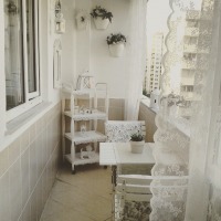 Kahverengi ve beyazlarla döşeli zarif bir ev